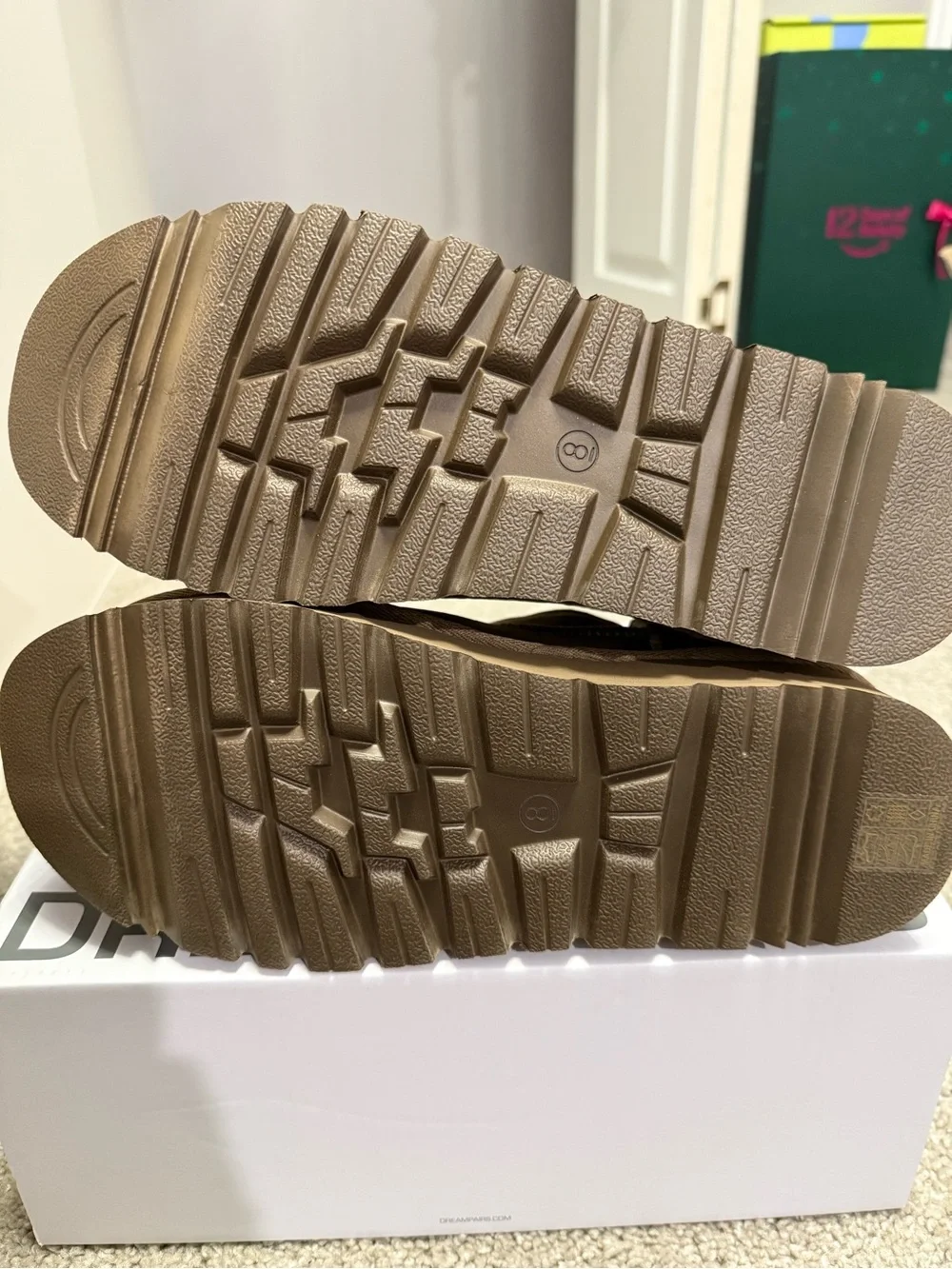 Dream Pairs color Taupe - size 8 never worn